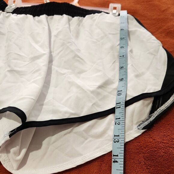 Santiny Running Shorts For Women Size Large Lightweight Zip Pocket Quick Dry  B9 - Picture 10 of 12